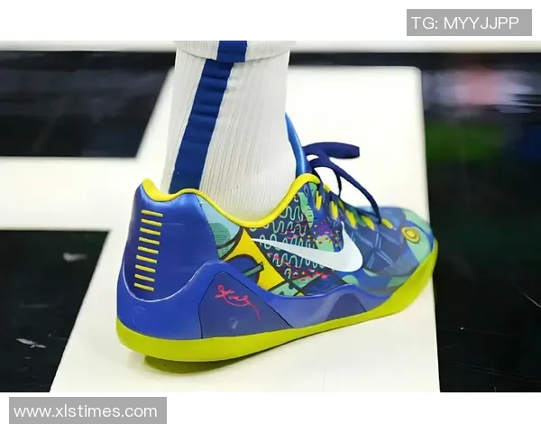 高帮足球鞋助力球星赛场表现全面解析 高帮足球鞋助力球星赛场表现全面解析